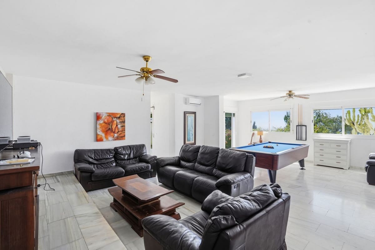 6 sovrum Villa till salu i Benalmadena med garage - 1 495 000 € (Ref: 9997610)