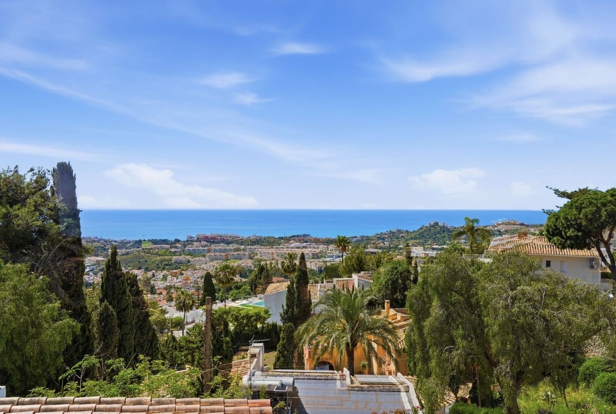 6 sovrum Villa till salu i Benalmadena med garage - 1 495 000 € (Ref: 9997610)