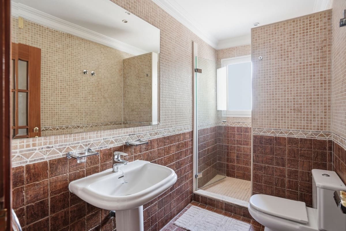 6 sovrum Villa till salu i Benalmadena med garage - 1 495 000 € (Ref: 9997610)