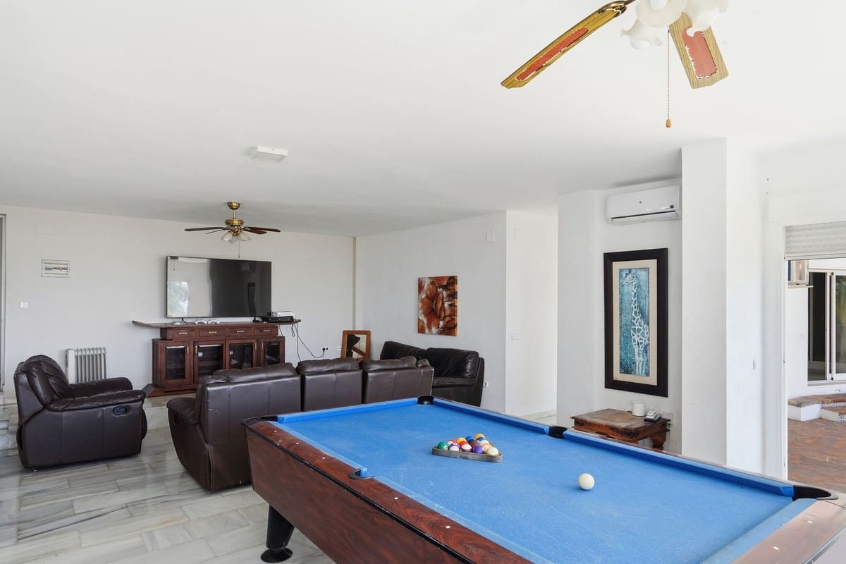 6 sovrum Villa till salu i Benalmadena med garage - 1 495 000 € (Ref: 9997610)