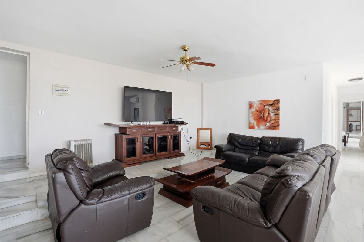 6 sovrum Villa till salu i Benalmadena med garage - 1 495 000 € (Ref: 9997610)