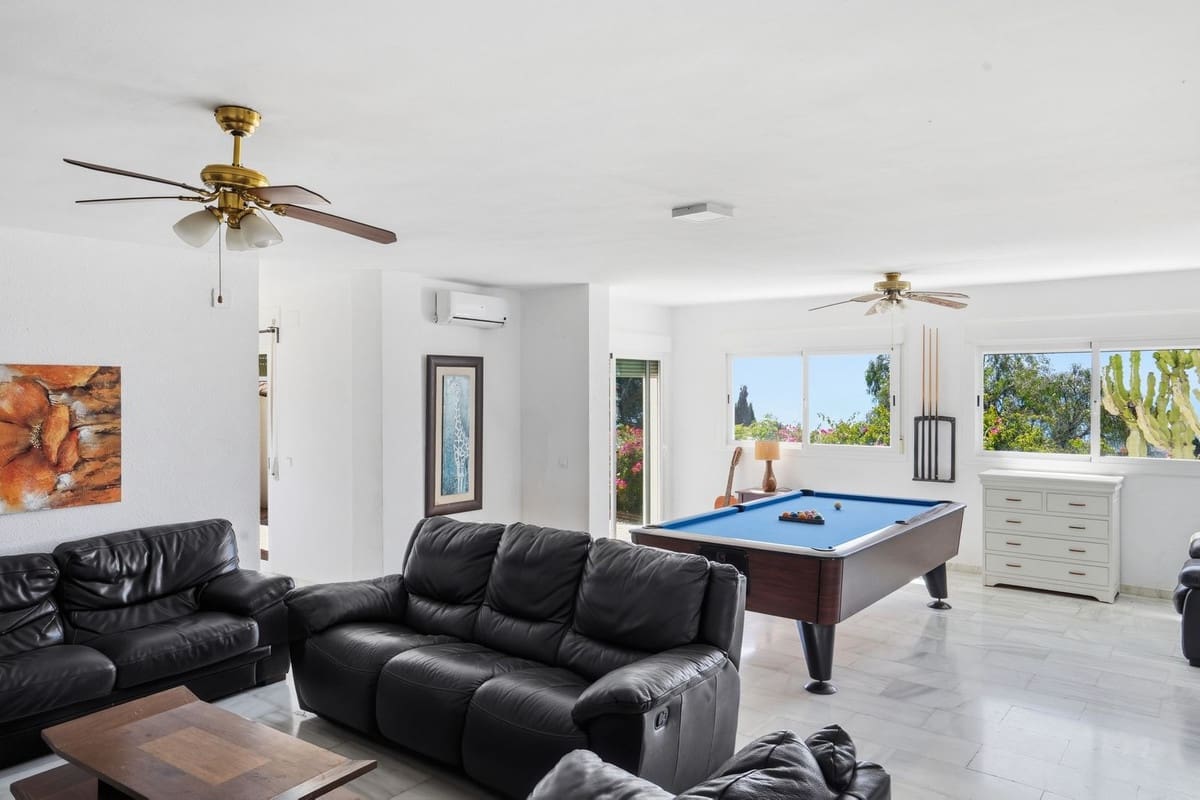 6 sovrum Villa till salu i Benalmadena med garage - 1 495 000 € (Ref: 9997610)