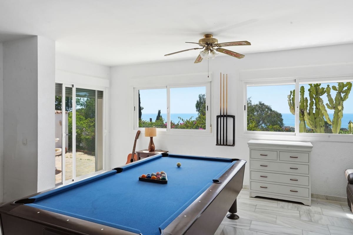 6 sovrum Villa till salu i Benalmadena med garage - 1 495 000 € (Ref: 9997610)