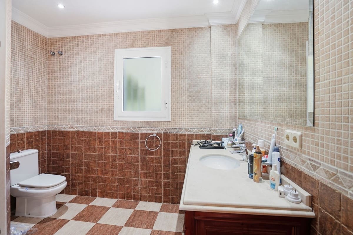 6 sovrum Villa till salu i Benalmadena med garage - 1 495 000 € (Ref: 9997610)