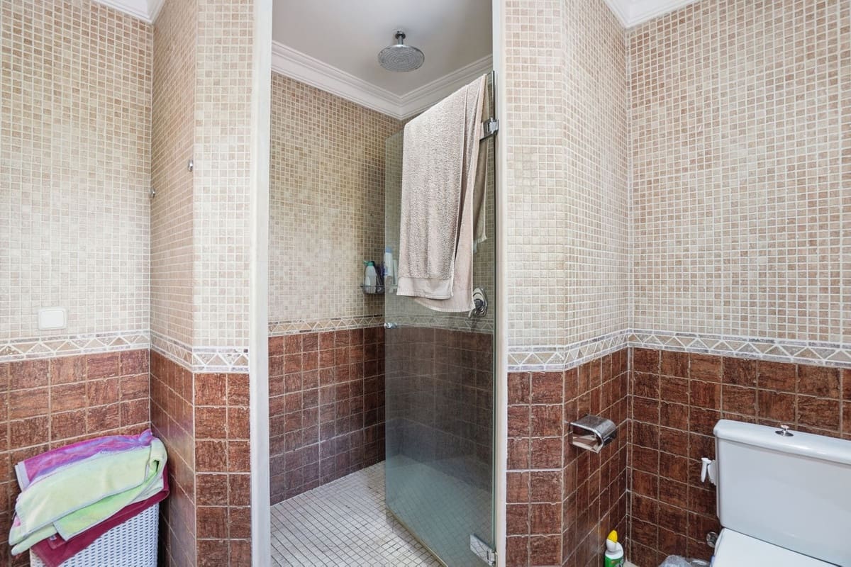 6 sovrum Villa till salu i Benalmadena med garage - 1 495 000 € (Ref: 9997610)