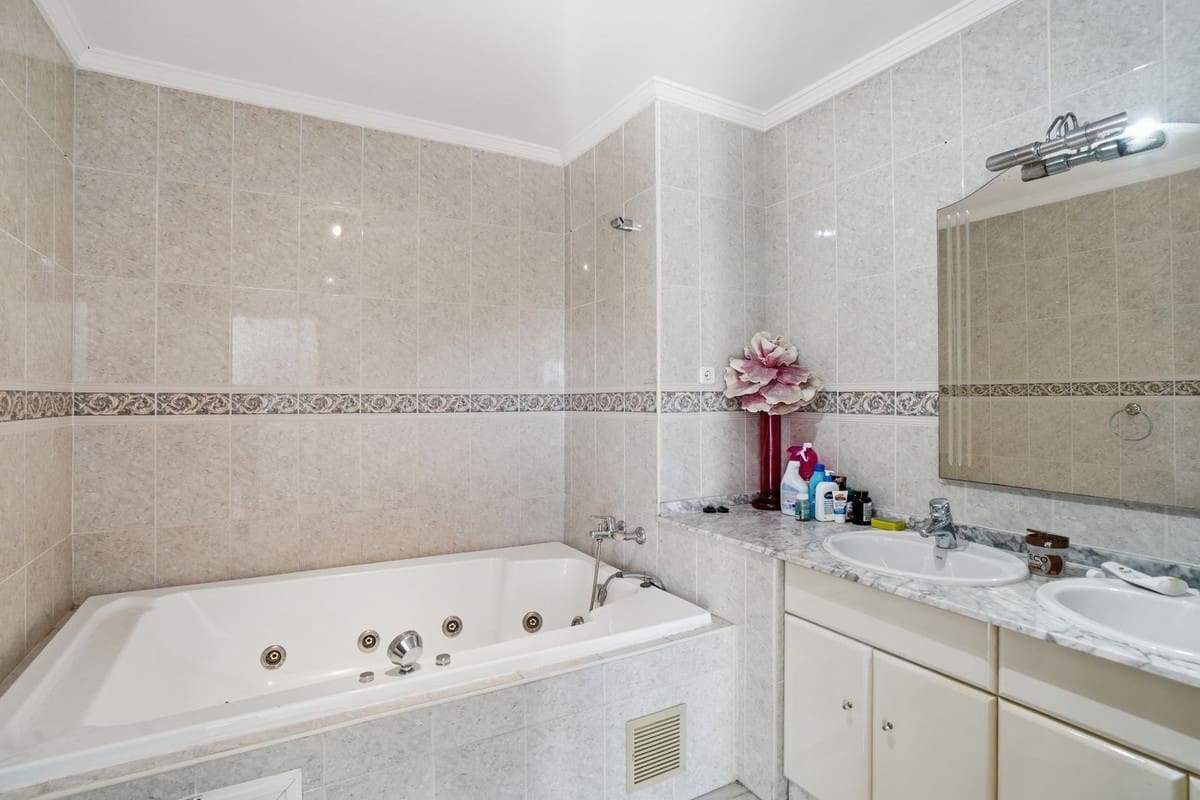 6 sovrum Villa till salu i Benalmadena med garage - 1 495 000 € (Ref: 9997610)