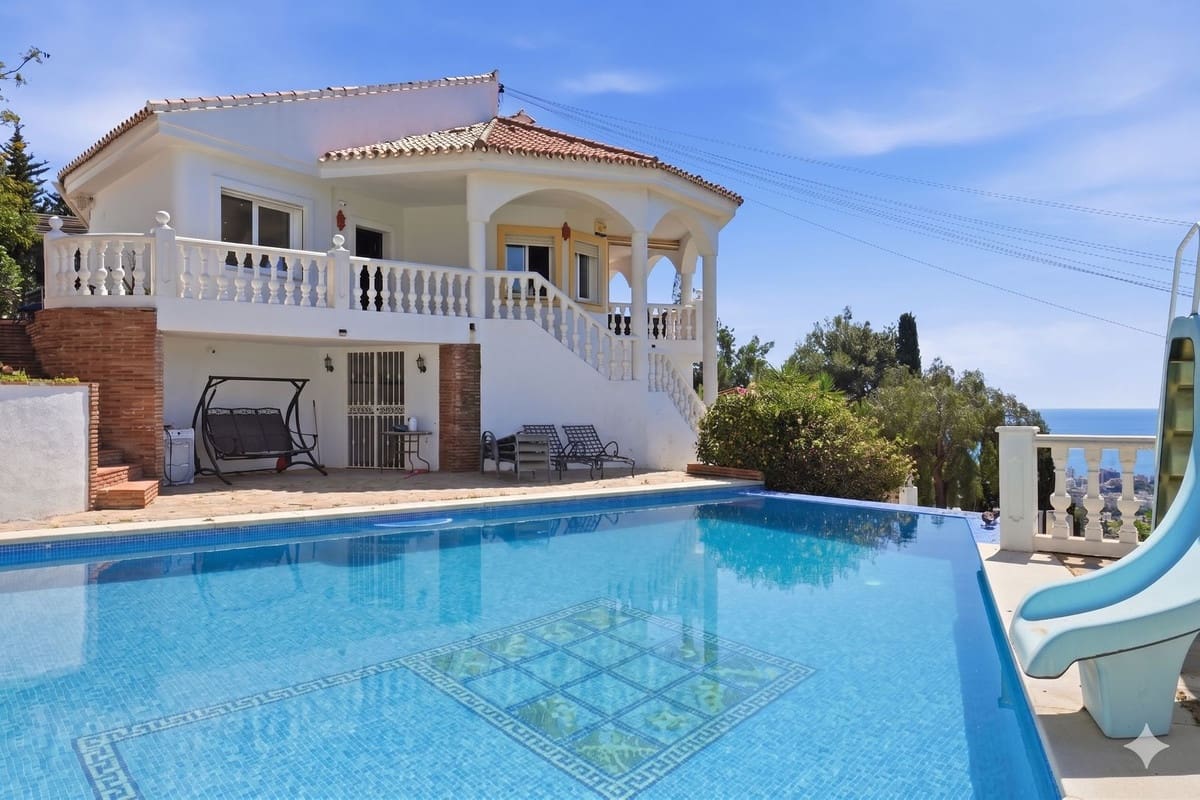 6 sovrum Villa till salu i Benalmadena med garage - 1 495 000 € (Ref: 9997610)