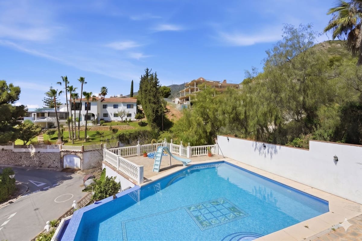 6 sovrum Villa till salu i Benalmadena med garage - 1 495 000 € (Ref: 9997610)