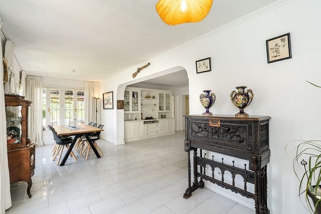 6 soveværelse Villa til salg i Río Real, Marbella med garage - € 1.285.000 (Ref: 9997613)