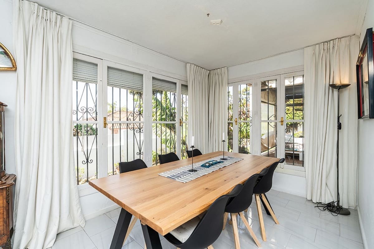 6 soverom Villa til salgs i Rio Real med svømmebasseng garasje - € 1 285 000 (Ref: 9997613)