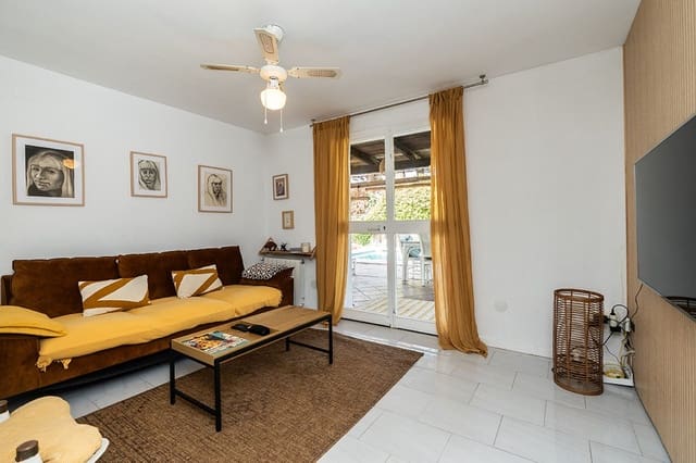 6 soveværelse Villa til salg i Río Real, Marbella med garage - € 1.285.000 (Ref: 9997613)