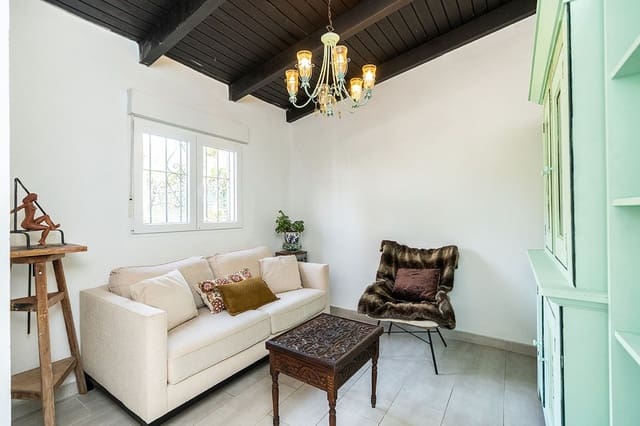 6 soveværelse Villa til salg i Río Real, Marbella med garage - € 1.285.000 (Ref: 9997613)