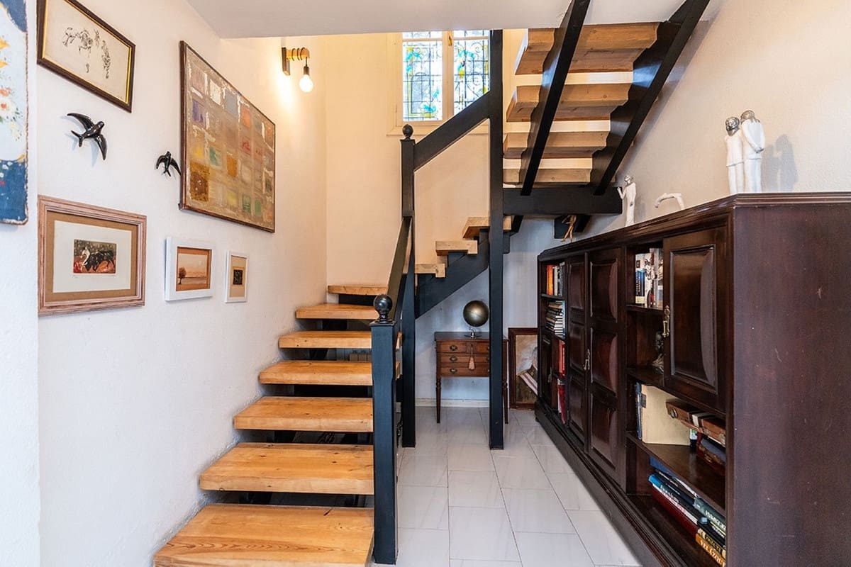 6 soverom Villa til salgs i Rio Real med svømmebasseng garasje - € 1 285 000 (Ref: 9997613)