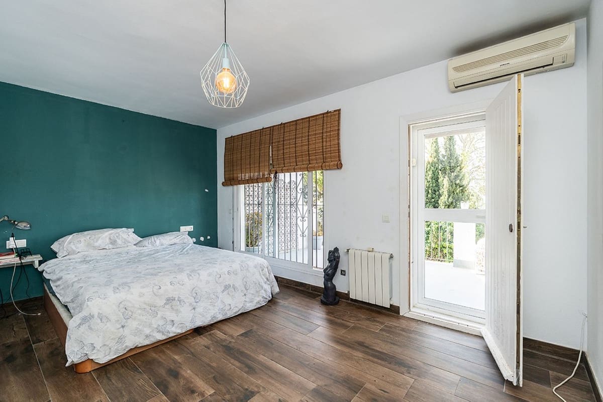 6 soverom Villa til salgs i Rio Real med svømmebasseng garasje - € 1 285 000 (Ref: 9997613)