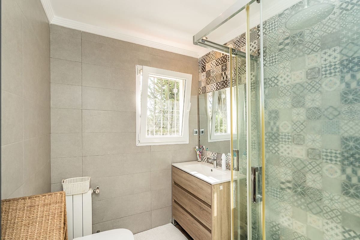 6 soverom Villa til salgs i Rio Real med svømmebasseng garasje - € 1 285 000 (Ref: 9997613)