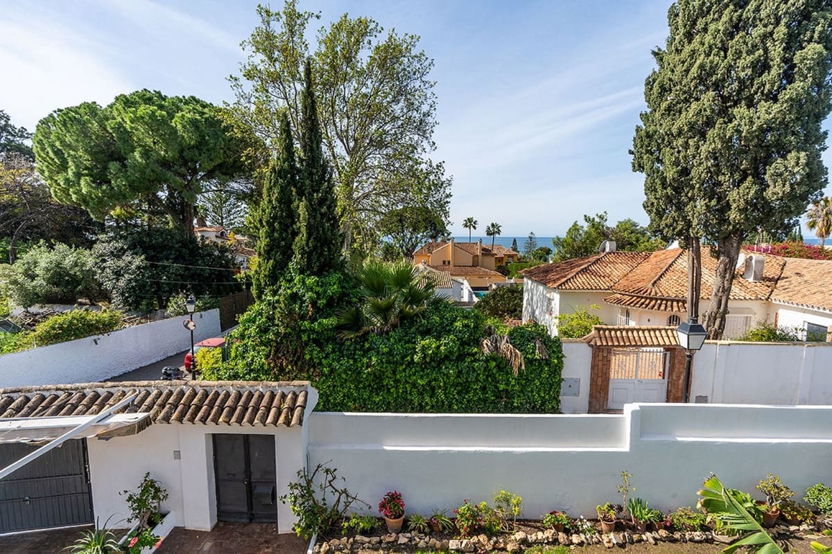 6 soverom Villa til salgs i Rio Real med svømmebasseng garasje - € 1 285 000 (Ref: 9997613)