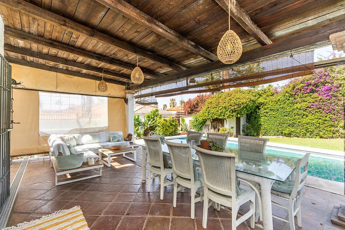 6 soverom Villa til salgs i Rio Real med svømmebasseng garasje - € 1 285 000 (Ref: 9997613)