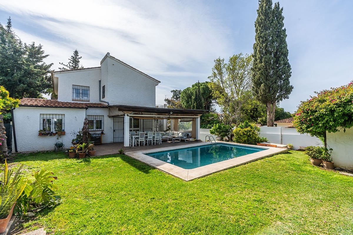 6 soverom Villa til salgs i Rio Real med svømmebasseng garasje - € 1 285 000 (Ref: 9997613)