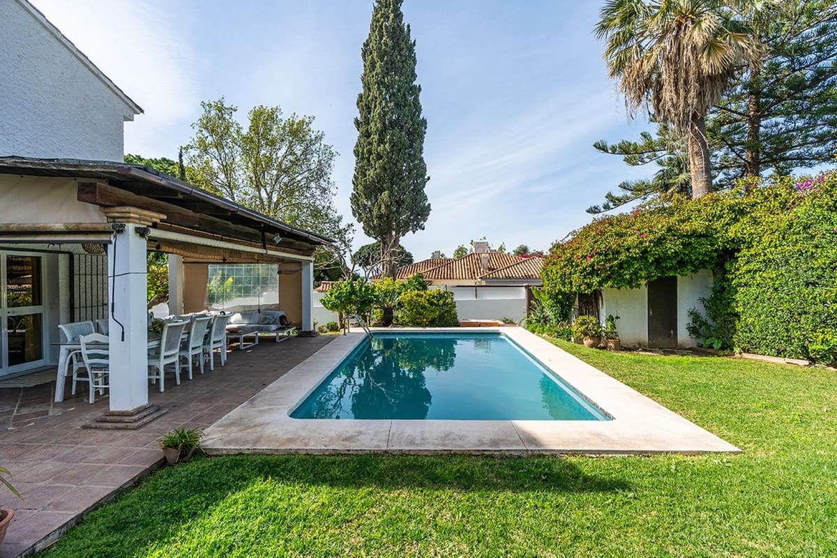 6 soverom Villa til salgs i Rio Real med svømmebasseng garasje - € 1 285 000 (Ref: 9997613)