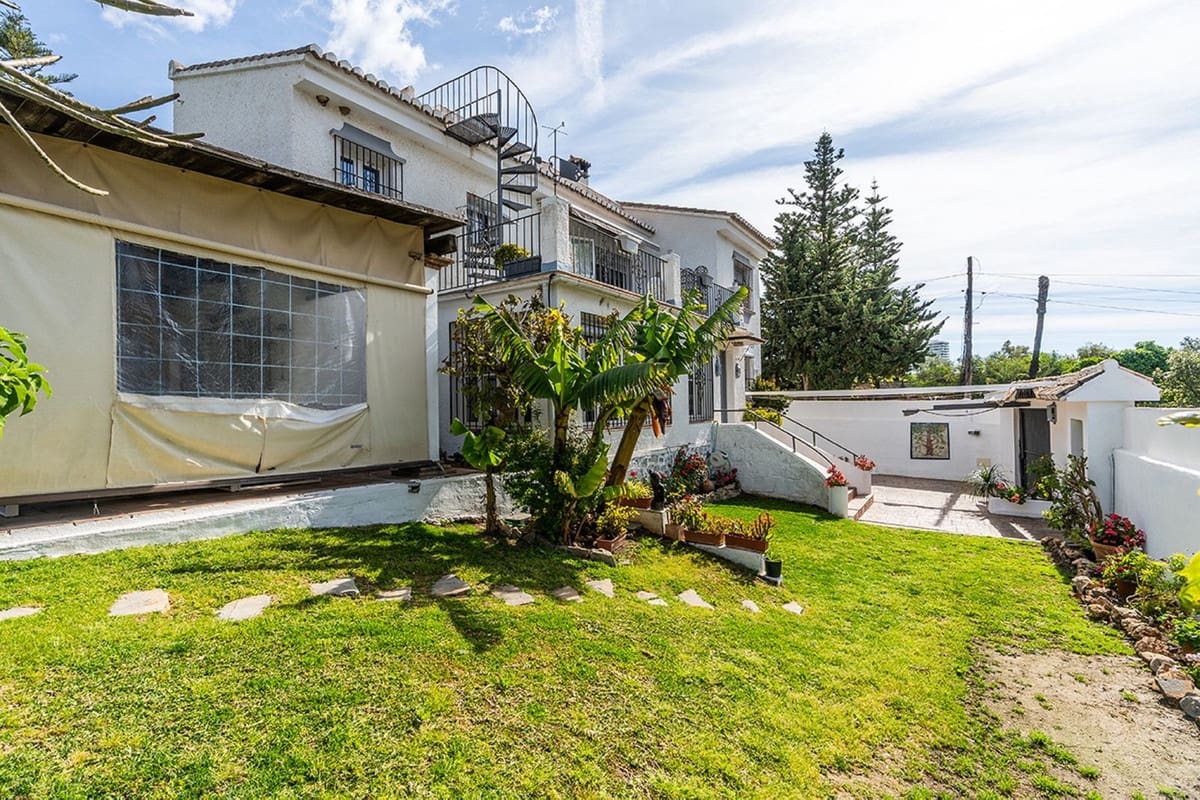 6 soverom Villa til salgs i Rio Real med svømmebasseng garasje - € 1 285 000 (Ref: 9997613)