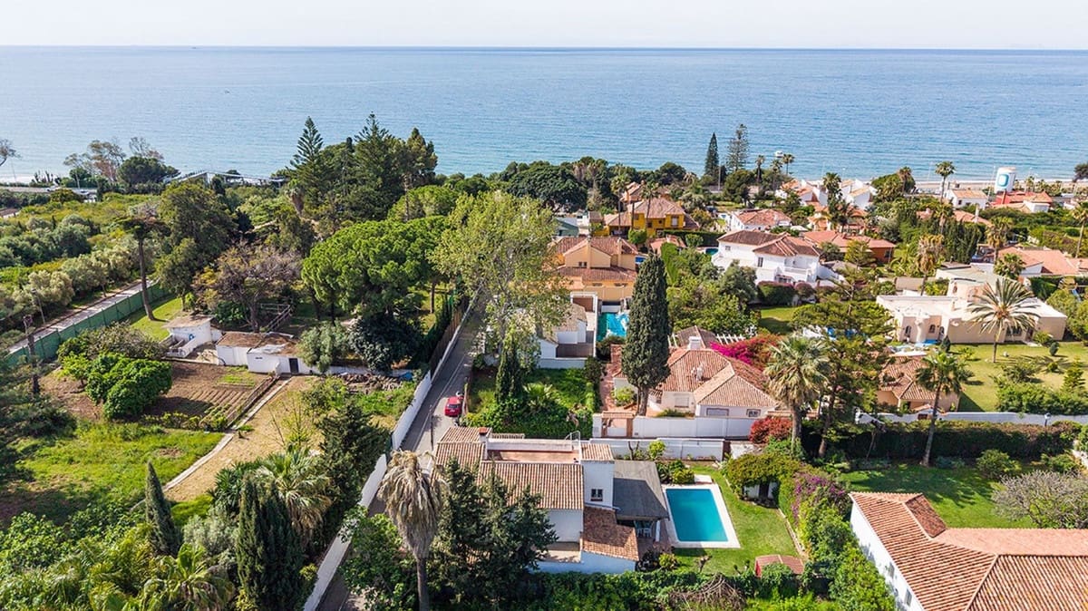 6 soverom Villa til salgs i Rio Real med svømmebasseng garasje - € 1 285 000 (Ref: 9997613)