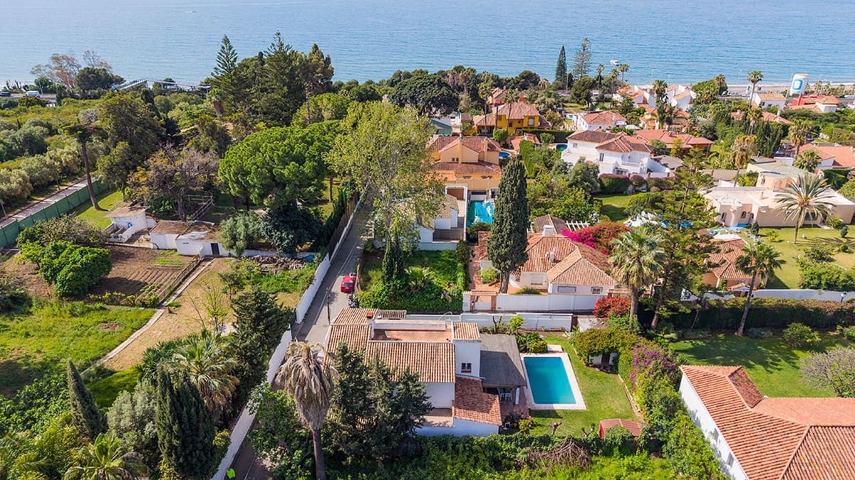 6 soverom Villa til salgs i Rio Real med svømmebasseng garasje - € 1 285 000 (Ref: 9997613)
