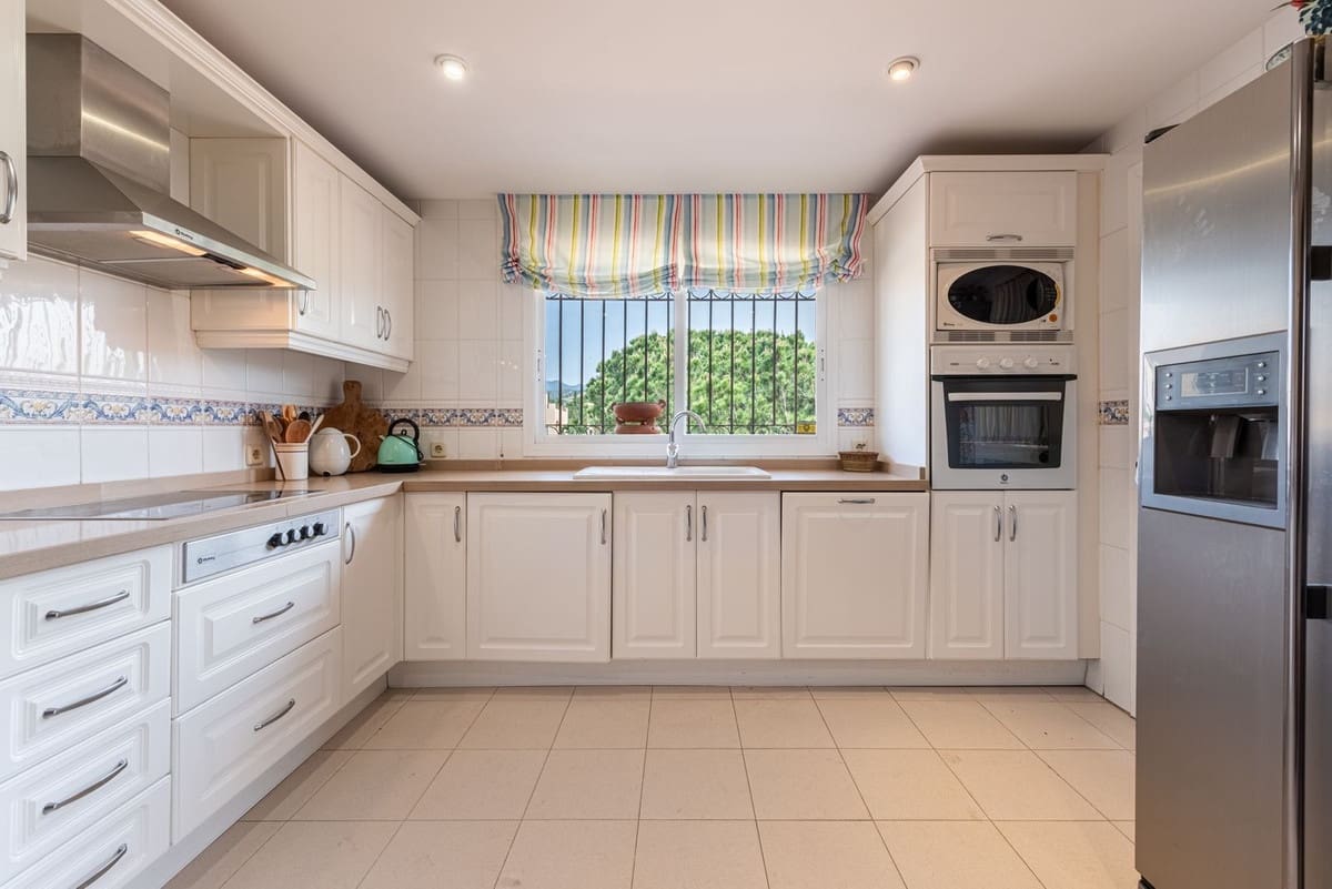 4 Zimmer Apartment zu verkaufen in Elviria mit Pool Garage - 1.500.000 € (Ref: 9997617)