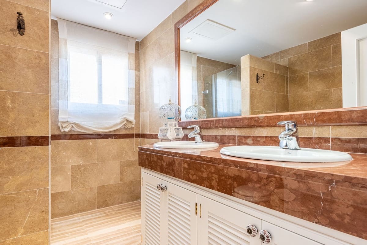 4 Zimmer Apartment zu verkaufen in Elviria mit Pool Garage - 1.500.000 € (Ref: 9997617)