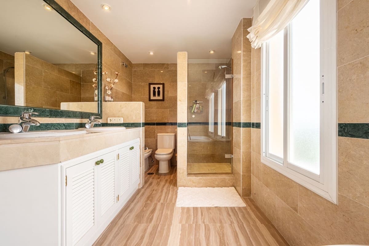 4 Zimmer Apartment zu verkaufen in Elviria mit Pool Garage - 1.500.000 € (Ref: 9997617)