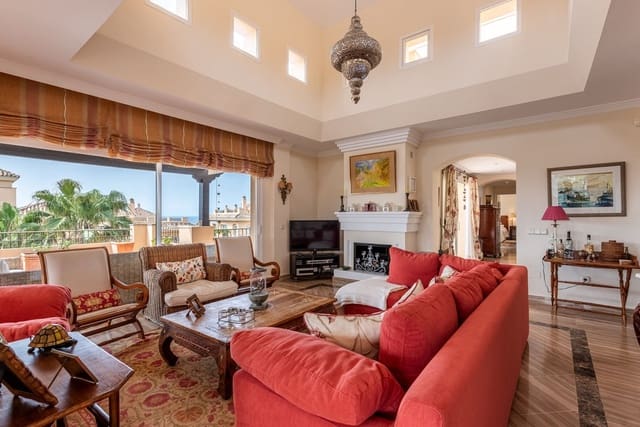 Apartamento de 4 habitaciones en Elviria, Marbella en venta con piscina garaje - 1.500.000 € (Ref: 9997617)