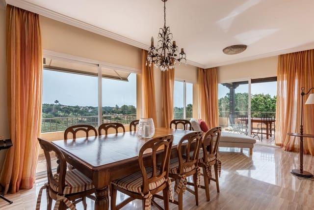 Apartamento de 4 habitaciones en Elviria, Marbella en venta con piscina garaje - 1.500.000 € (Ref: 9997617)