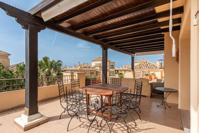 Apartamento de 4 habitaciones en Elviria, Marbella en venta con piscina garaje - 1.500.000 € (Ref: 9997617)