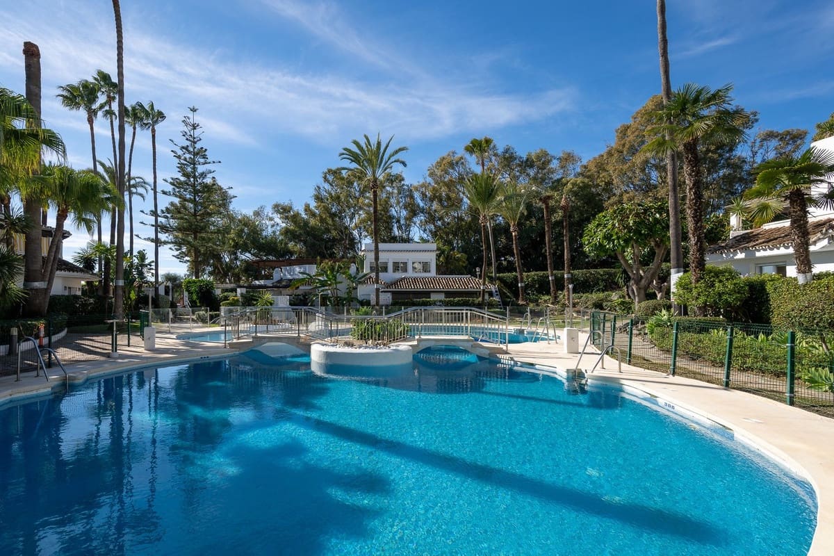 4 Zimmer Apartment zu verkaufen in Elviria mit Pool - 1.495.000 € (Ref: 9997619)