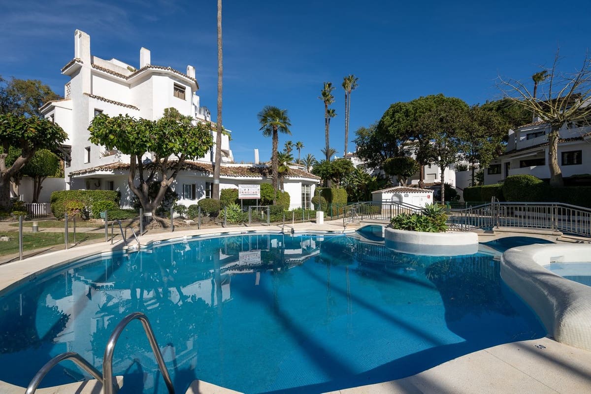 4 Zimmer Apartment zu verkaufen in Elviria mit Pool - 1.495.000 € (Ref: 9997619)