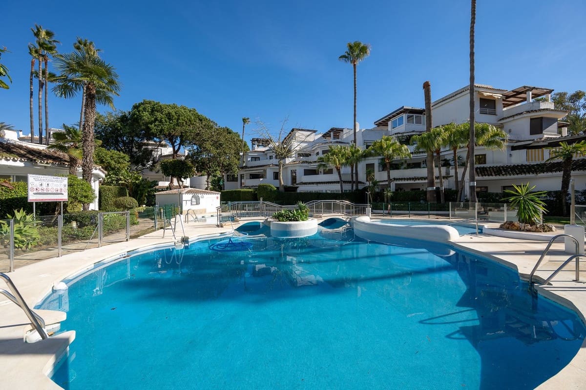 4 Zimmer Apartment zu verkaufen in Elviria mit Pool - 1.495.000 € (Ref: 9997619)
