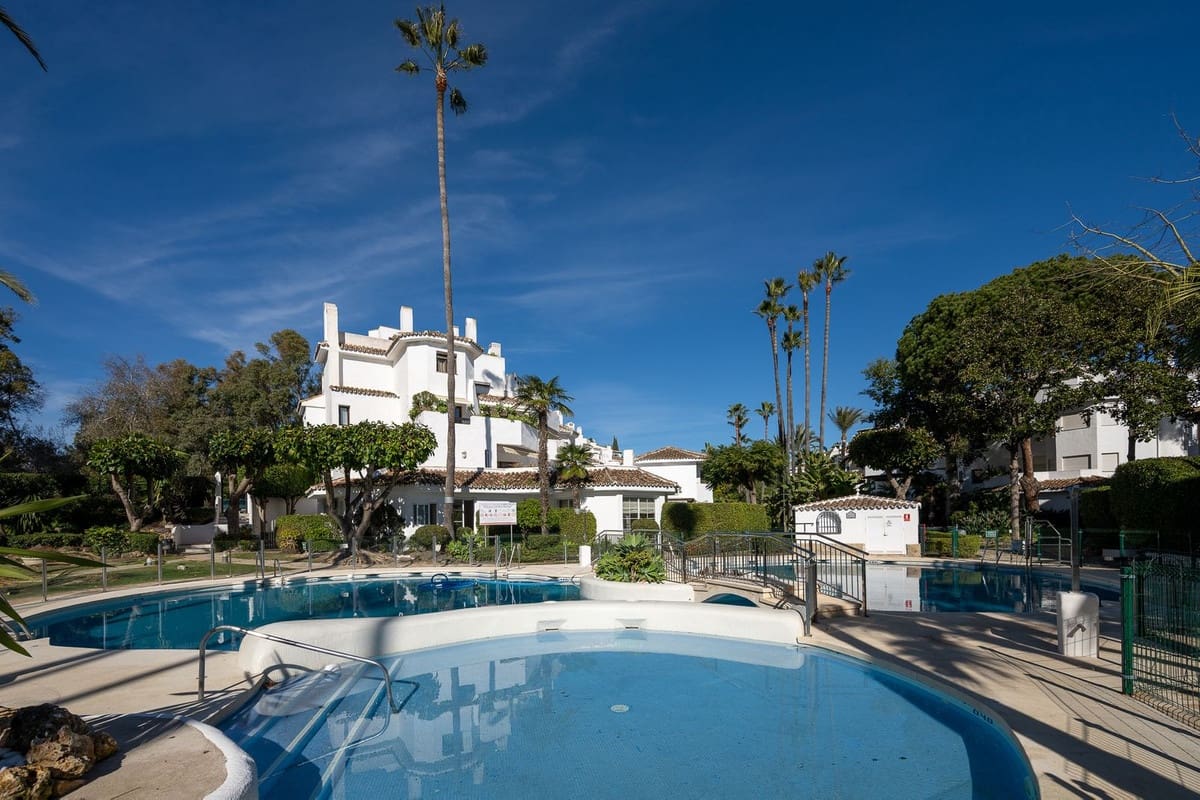 4 Zimmer Apartment zu verkaufen in Elviria mit Pool - 1.495.000 € (Ref: 9997619)