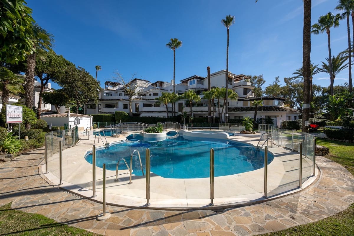 4 Zimmer Apartment zu verkaufen in Elviria mit Pool - 1.495.000 € (Ref: 9997619)
