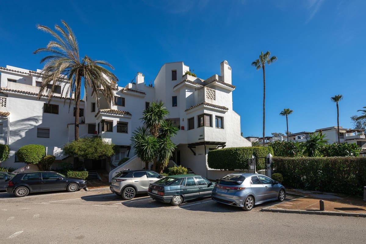 4 Zimmer Apartment zu verkaufen in Elviria mit Pool - 1.495.000 € (Ref: 9997619)