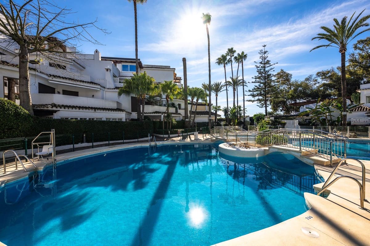 4 Zimmer Apartment zu verkaufen in Elviria mit Pool - 1.495.000 € (Ref: 9997619)
