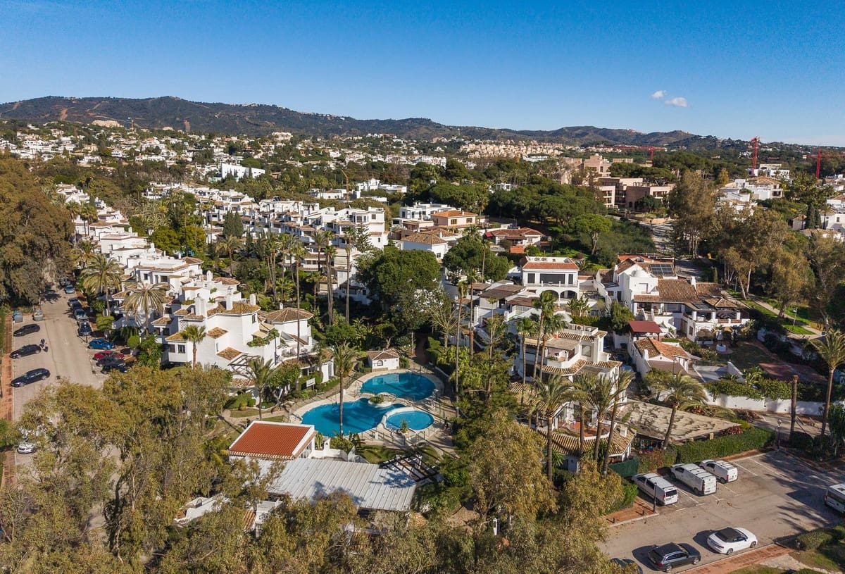 4 Zimmer Apartment zu verkaufen in Elviria mit Pool - 1.495.000 € (Ref: 9997619)