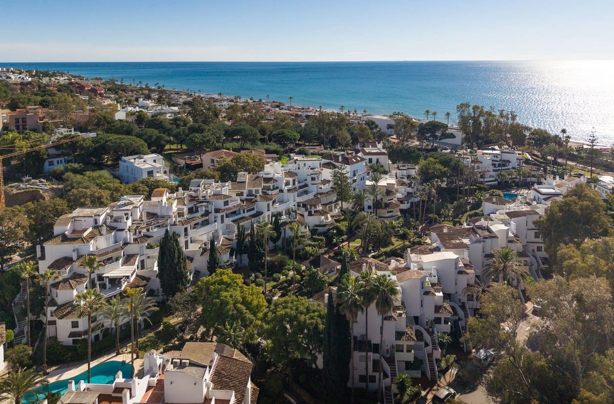 4 Zimmer Apartment zu verkaufen in Elviria mit Pool - 1.495.000 € (Ref: 9997619)