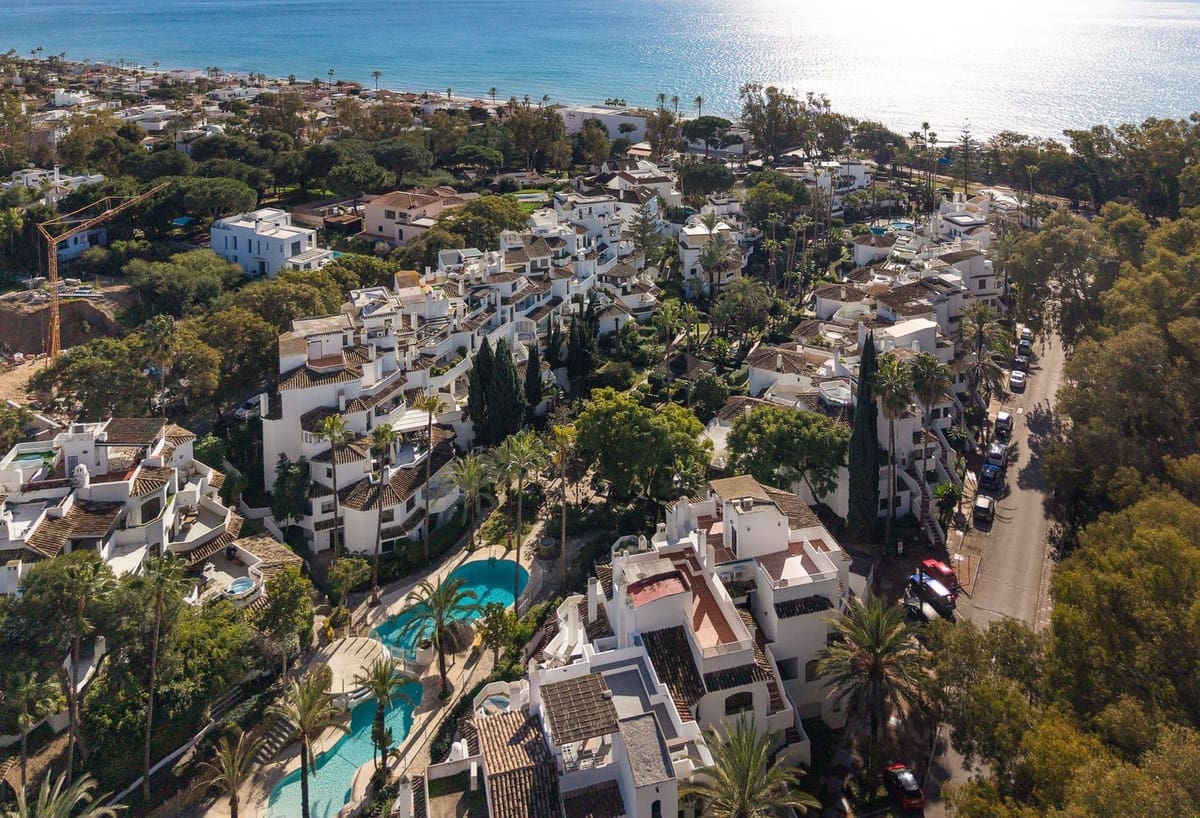 4 Zimmer Apartment zu verkaufen in Elviria mit Pool - 1.495.000 € (Ref: 9997619)