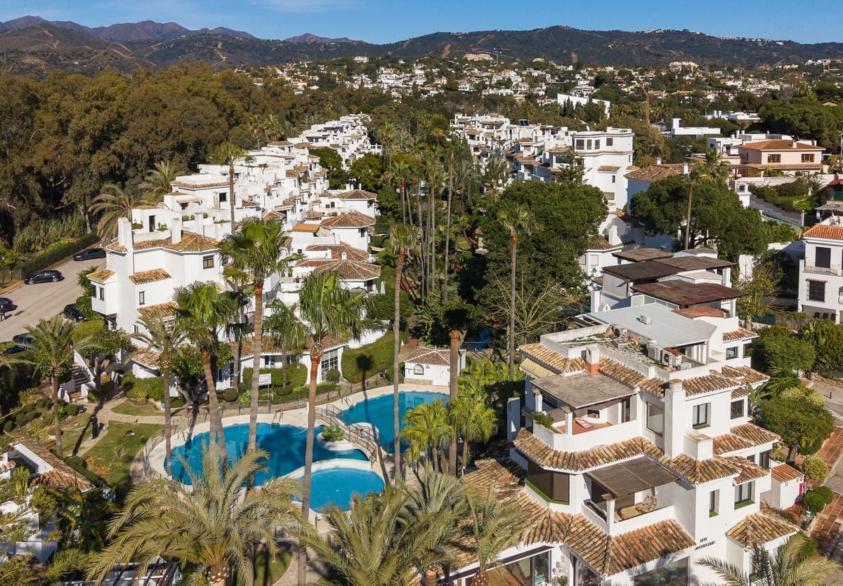 4 Zimmer Apartment zu verkaufen in Elviria mit Pool - 1.495.000 € (Ref: 9997619)
