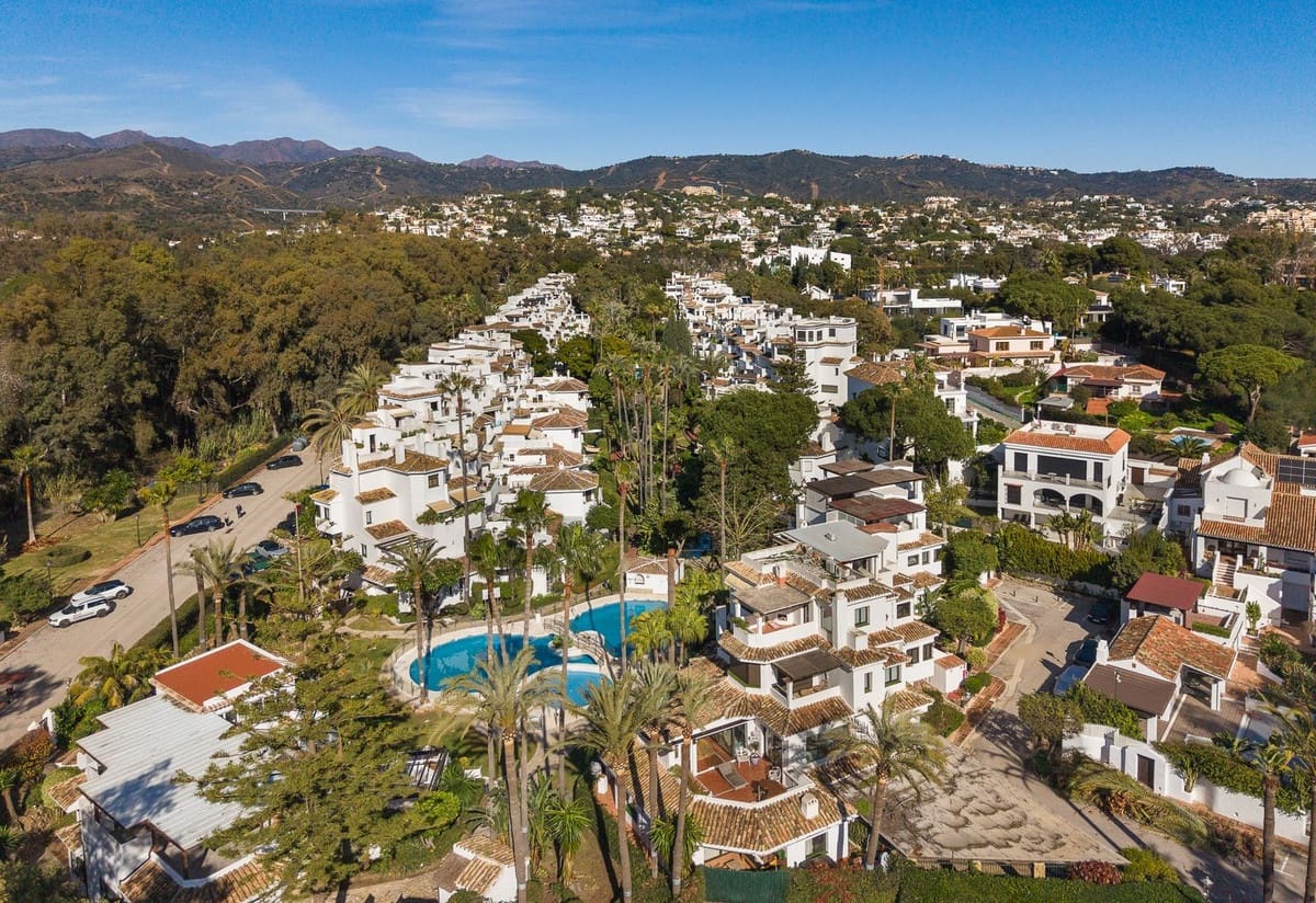 4 Zimmer Apartment zu verkaufen in Elviria mit Pool - 1.495.000 € (Ref: 9997619)