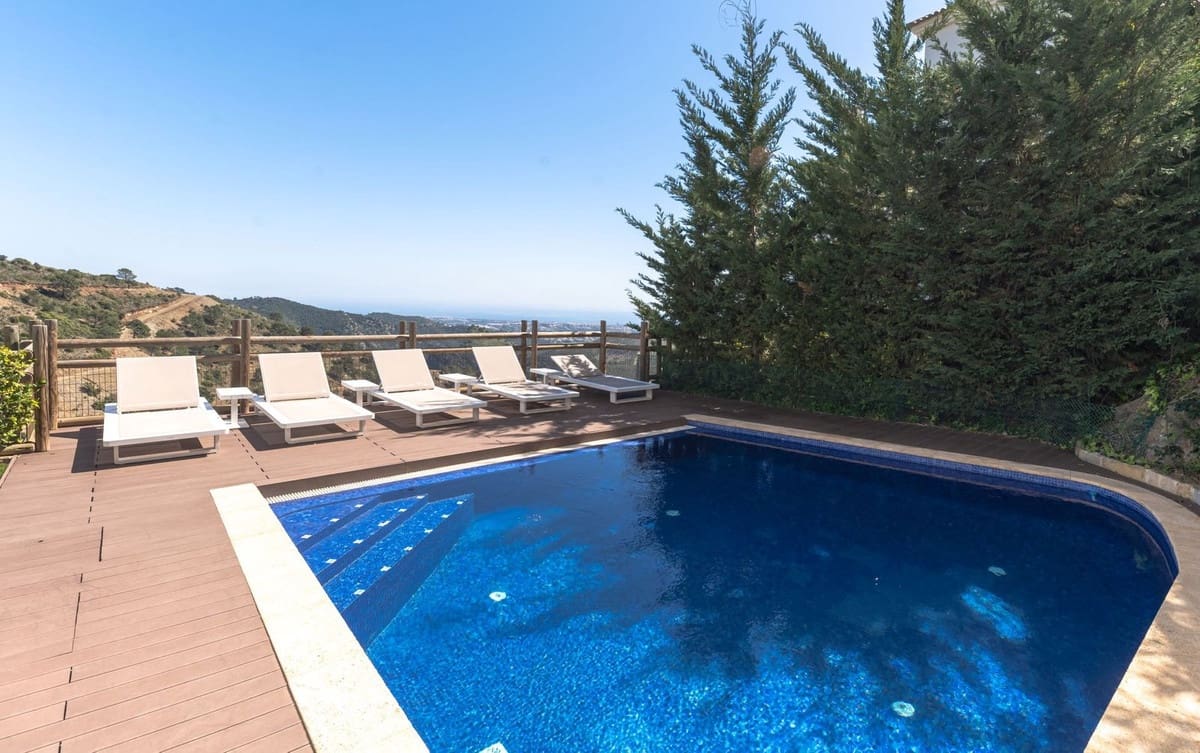 5 bedroom Villa for sale in Benahavis with pool - € 1,395,000 (Ref: 9997620)