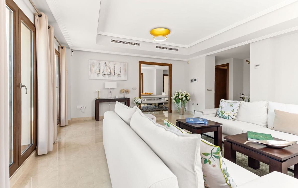 5 bedroom Villa for sale in Benahavis with pool - € 1,395,000 (Ref: 9997620)