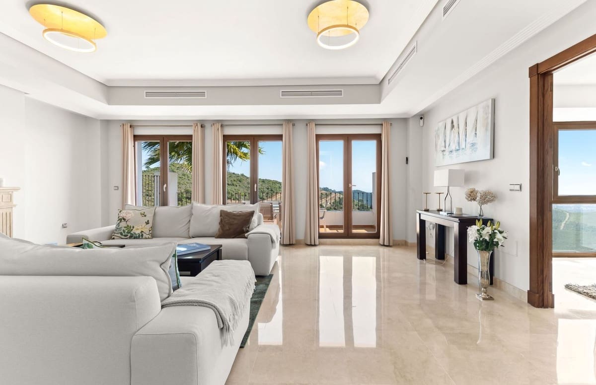 5 bedroom Villa for sale in Benahavis with pool - € 1,395,000 (Ref: 9997620)