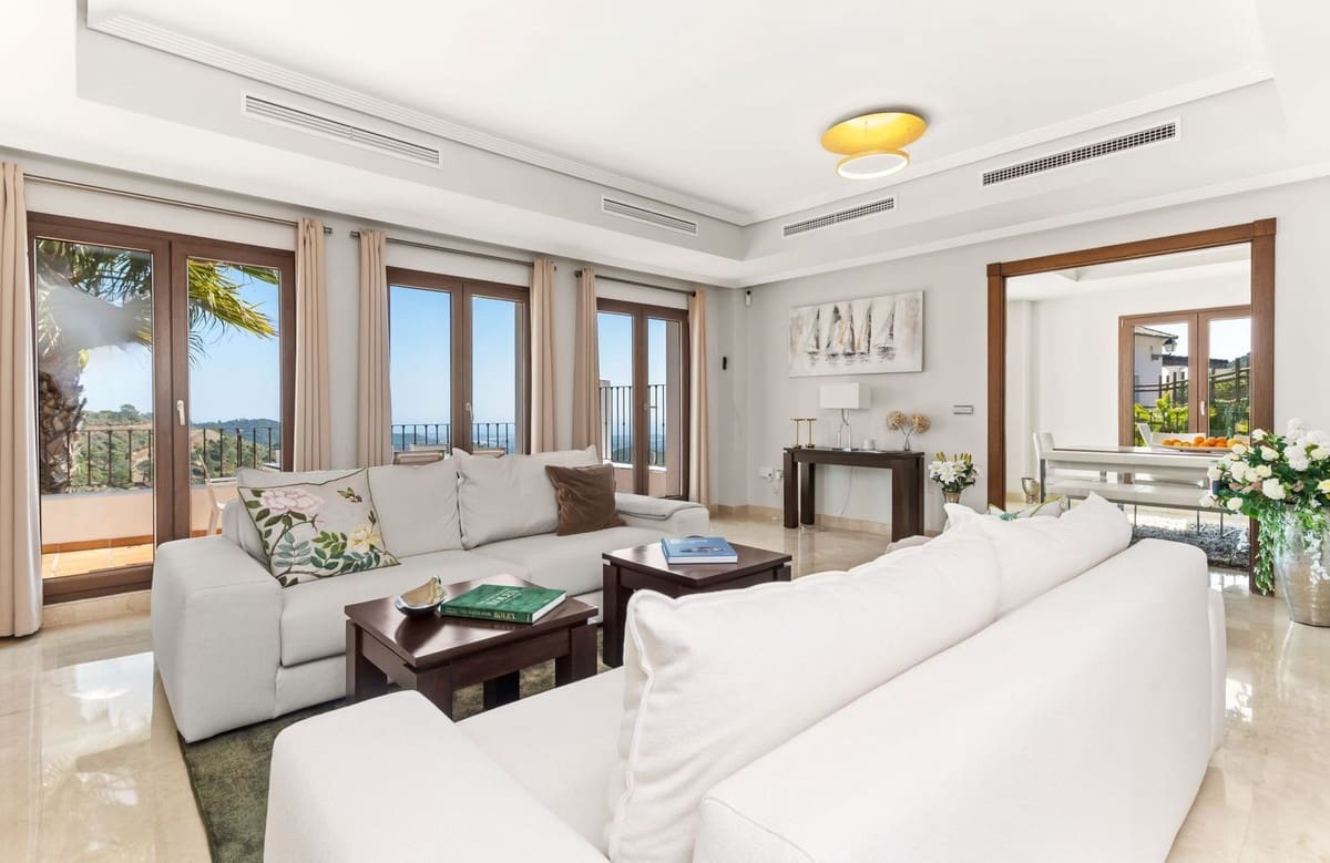 5 bedroom Villa for sale in Benahavis with pool - € 1,395,000 (Ref: 9997620)
