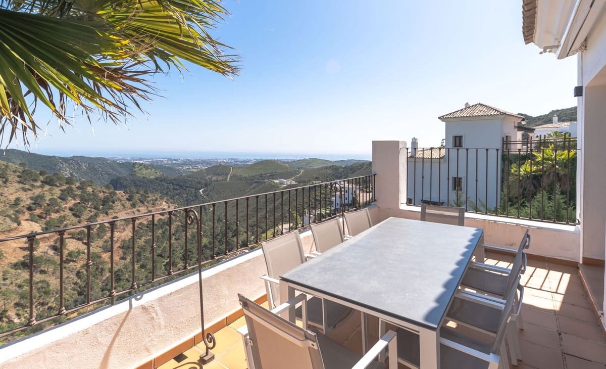 5 bedroom Villa for sale in Benahavis with pool - € 1,395,000 (Ref: 9997620)
