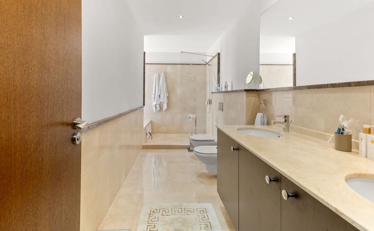 5 bedroom Villa for sale in Benahavis with pool - € 1,395,000 (Ref: 9997620)